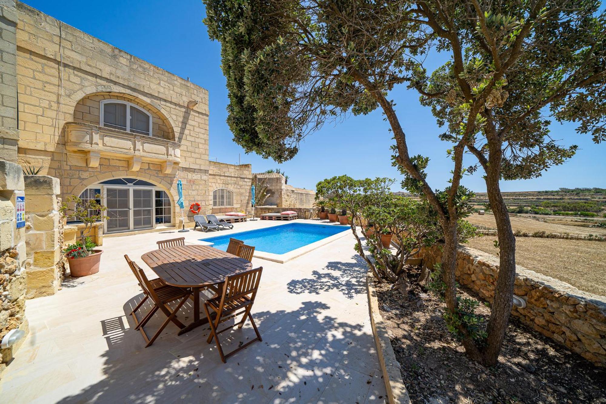 Lonza Gharb Farmhouse Exterior photo